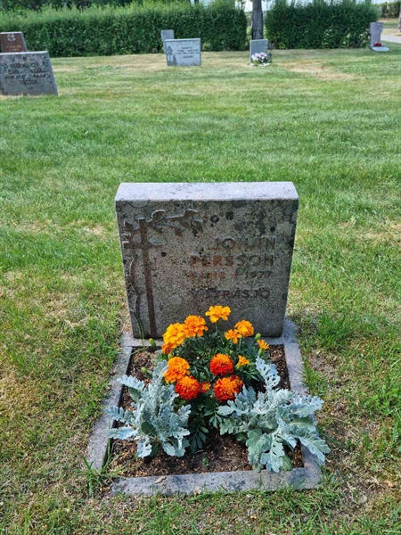 Grave number: 1 9   111