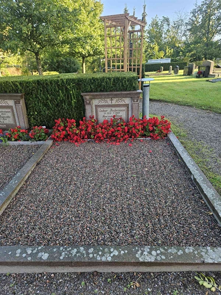 Grave number: Fr 4   326-327