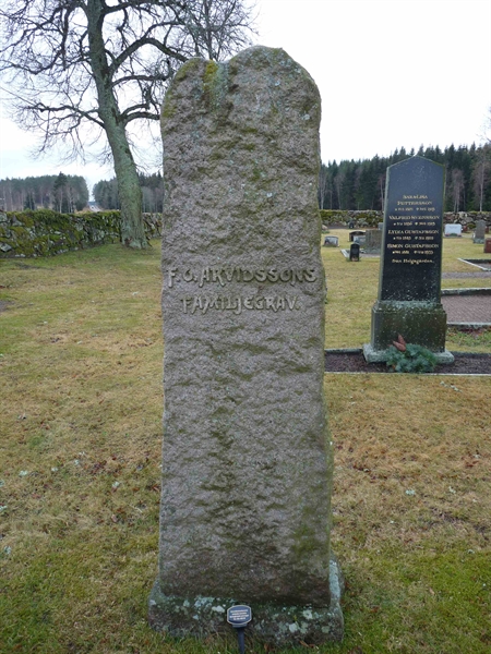 Grave number: SG 4   27