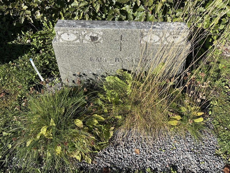 Grave number: 4 N NC     4-5