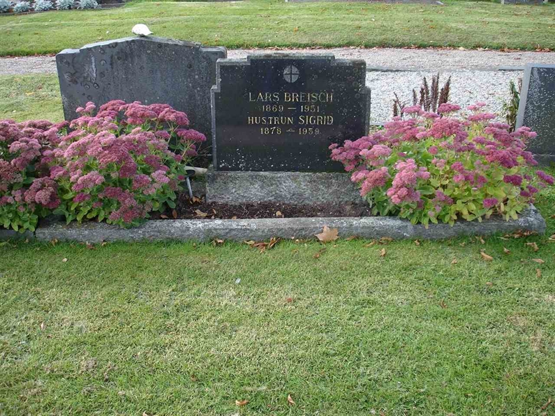 Grave number: FN R    22, 23
