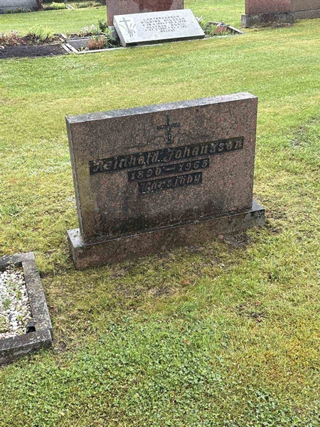 Grave number: SKF D   121