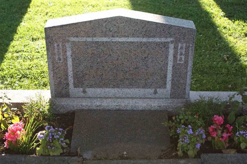 Grave number: 1 K E   24