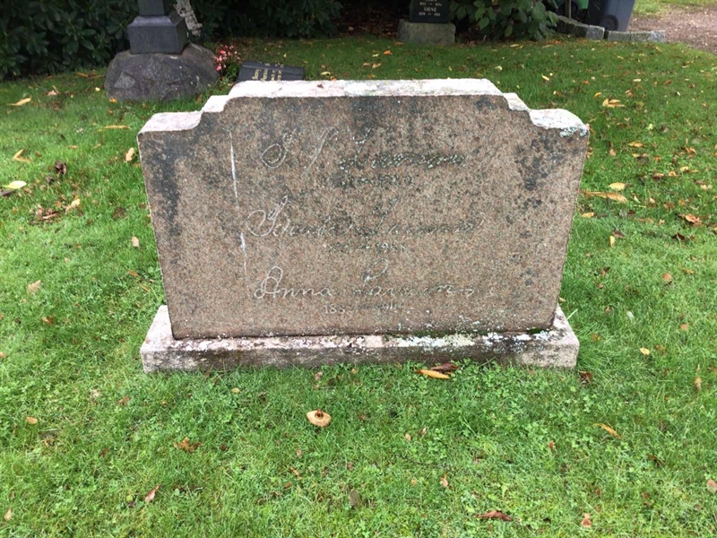 Grave number: LM 1 01  003