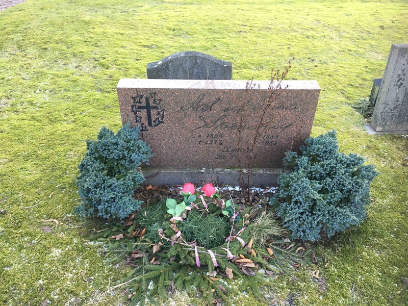 Grave number: 2 A   056