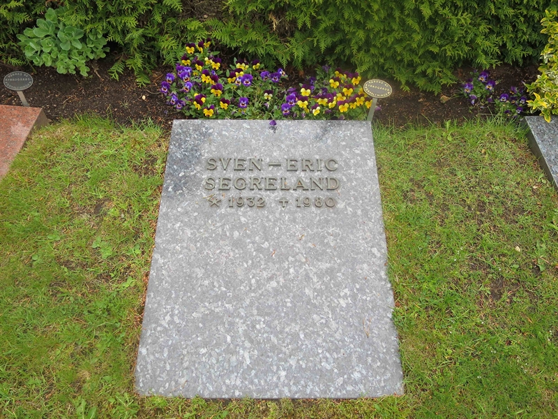 Grave number: HÖB N.UR   339