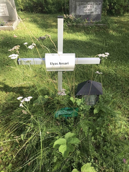 Grave number: UN F   169
