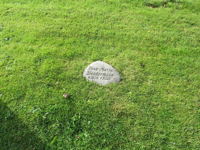 Grave number: 1 10   83