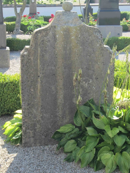 Grave number: VEG 04    10