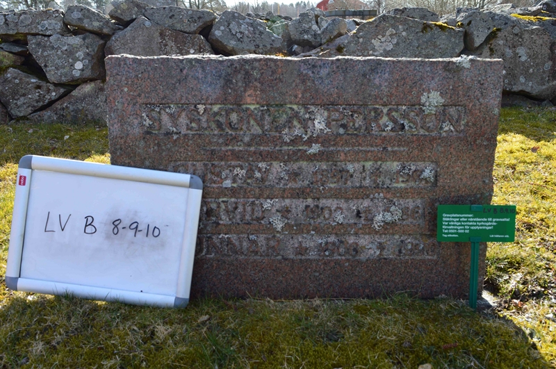 Grave number: LV B     8, 9, 10