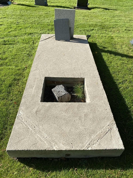 Grave number: 2 H   147