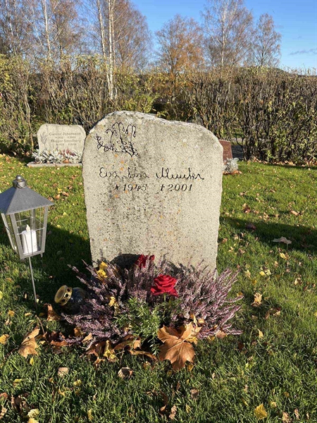 Gravnummer: 3084 J   127-128