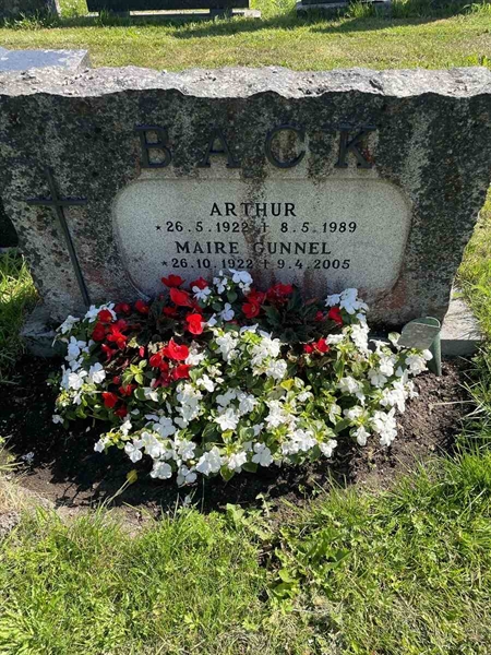 Grave number: N 5 2   195b