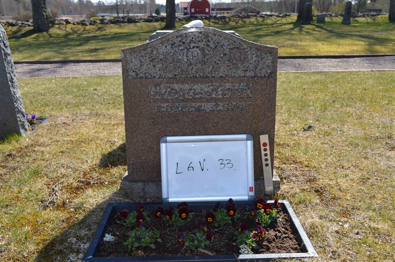 Grave number: LG V    33