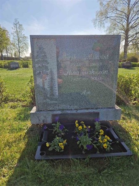 Grave number: 501 14 2698-2699