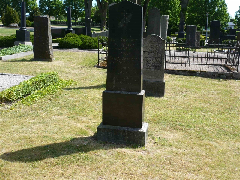 Grave number: 1 8     2