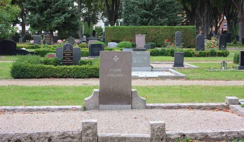 Grave number: Ö 12i   124, 125, 126, 127