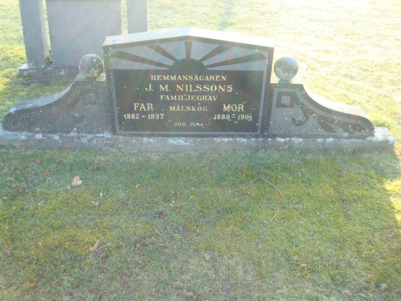 Grave number: KU 05   110, 111, 112