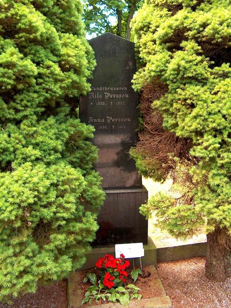 Grave number: HÖB 5   121