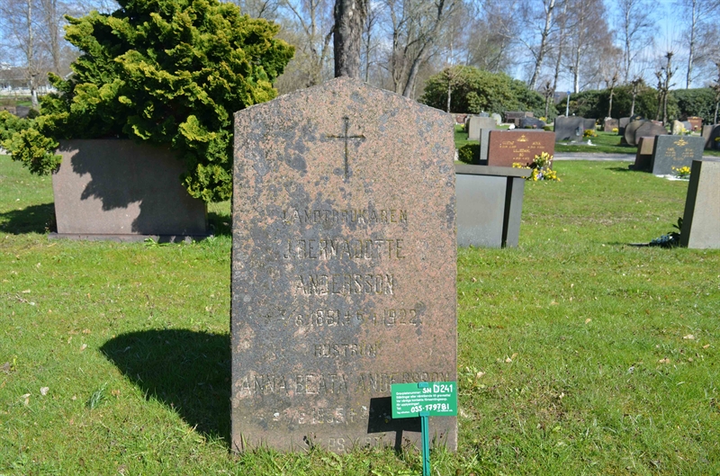 Grave number: SN D   241