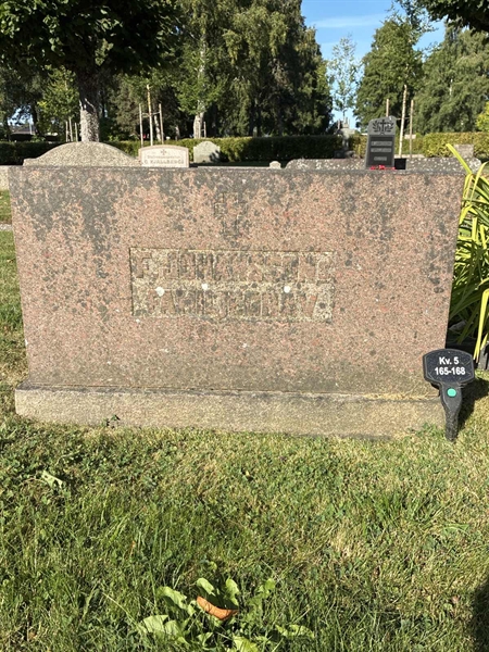 Grave number: 33 5   165-168