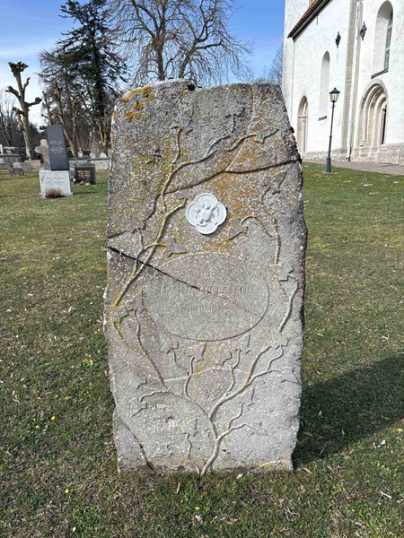 Gravnummer: LI   252