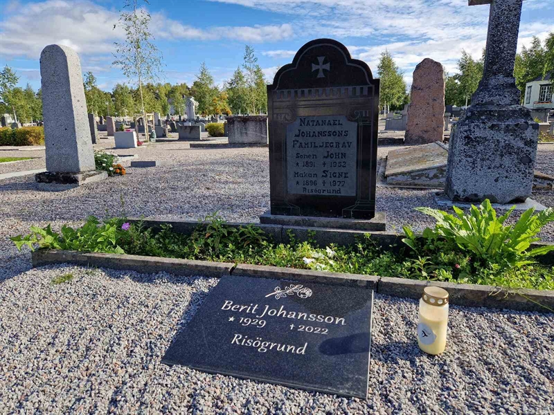 Grave number: 2 06   162