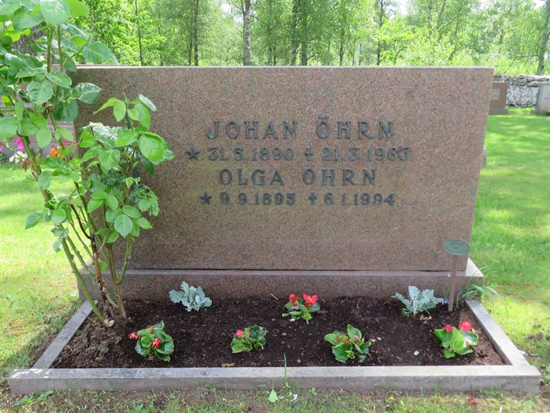 Grave number: 01 N    21, 22