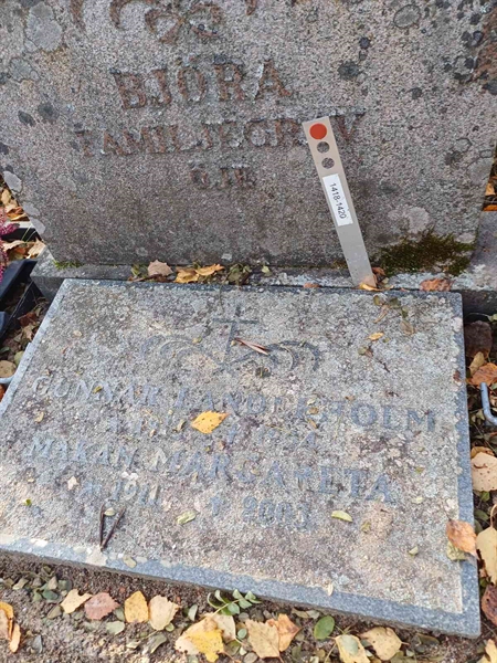 Grave number: JÄ 1 A 1418, 1419, 1420