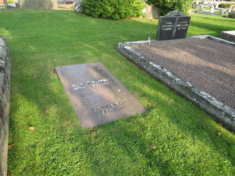 Grave number: 1 02   84