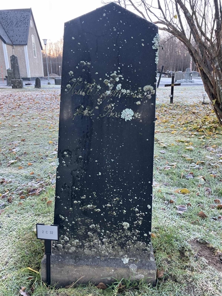 Gravnummer: 2 C    32