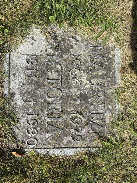 Grave number: 1 18 45