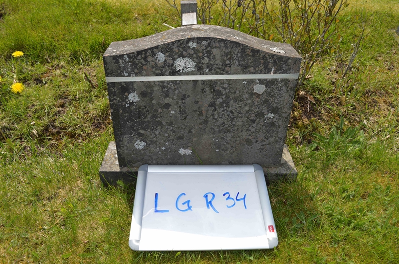 Grave number: LG R    34