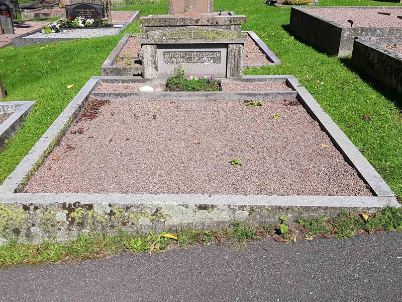 Grave number: 06 61003