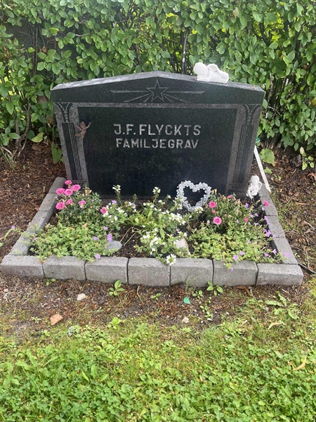 Grave number: 1 2 F    22