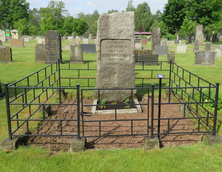 Grave number: 01 J   175, 176