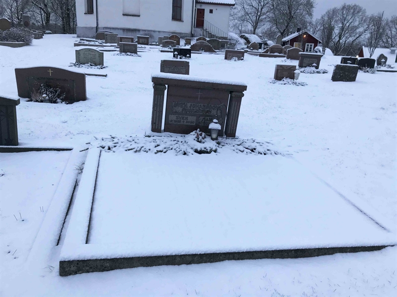 Grave number: Lå G A   134, 135