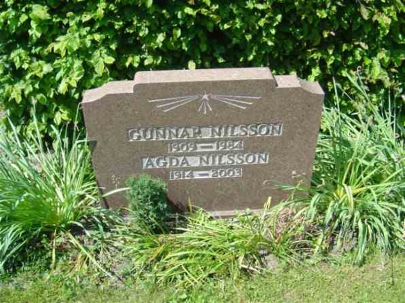 Grave number: FJ N 1M    14a,   14b