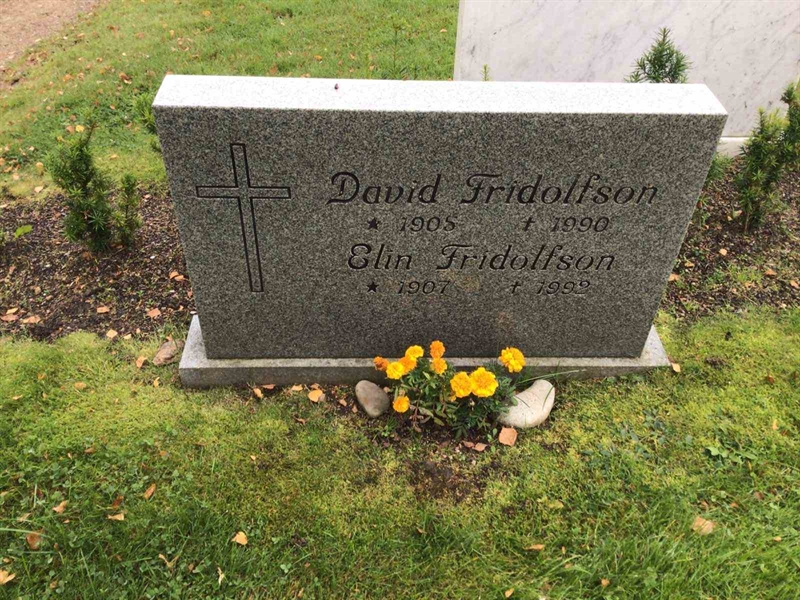 Grave number: 20 F    89-90