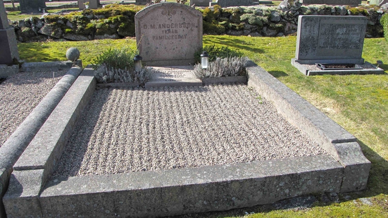 Grave number: HJ  1593, 1594