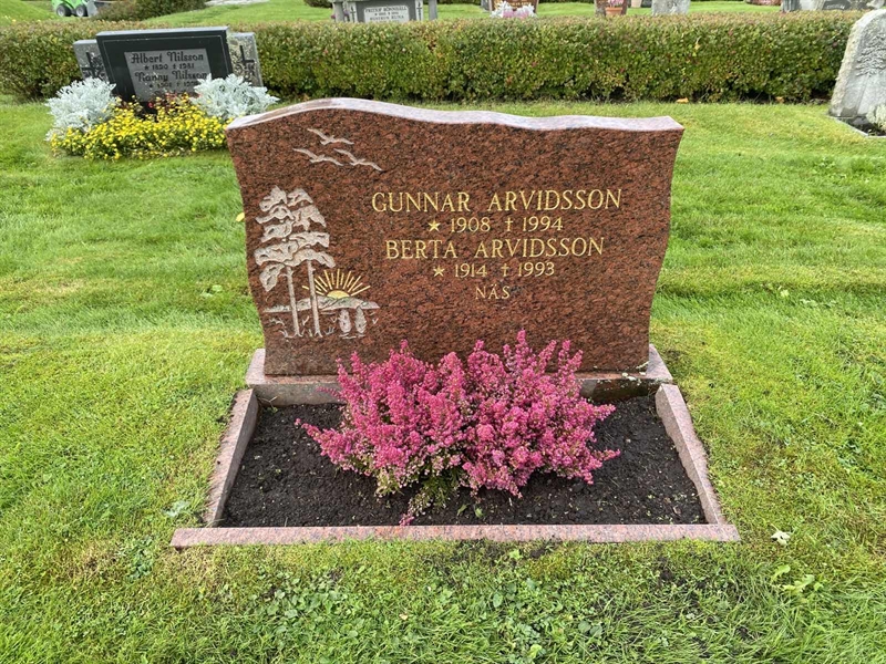 Grave number: 4 Öv 18   127
