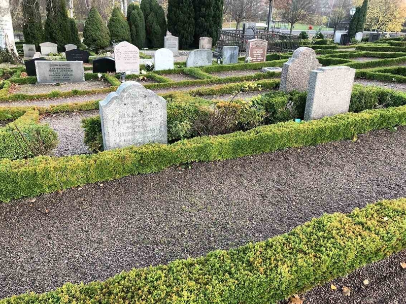 Grave number: Kå 22    37, 38, 39, 40