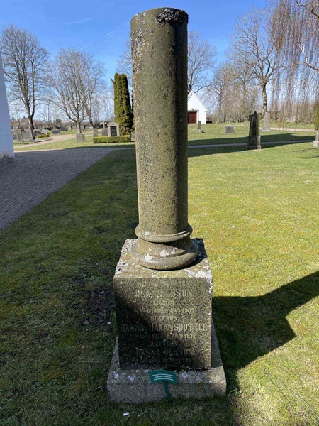 Grave number: Ä G C    28