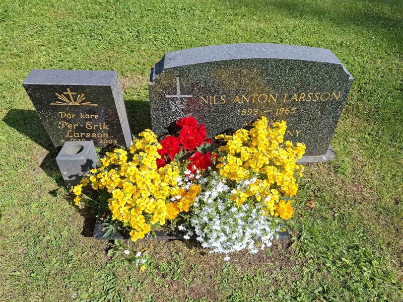 Grave number: 001 2   870