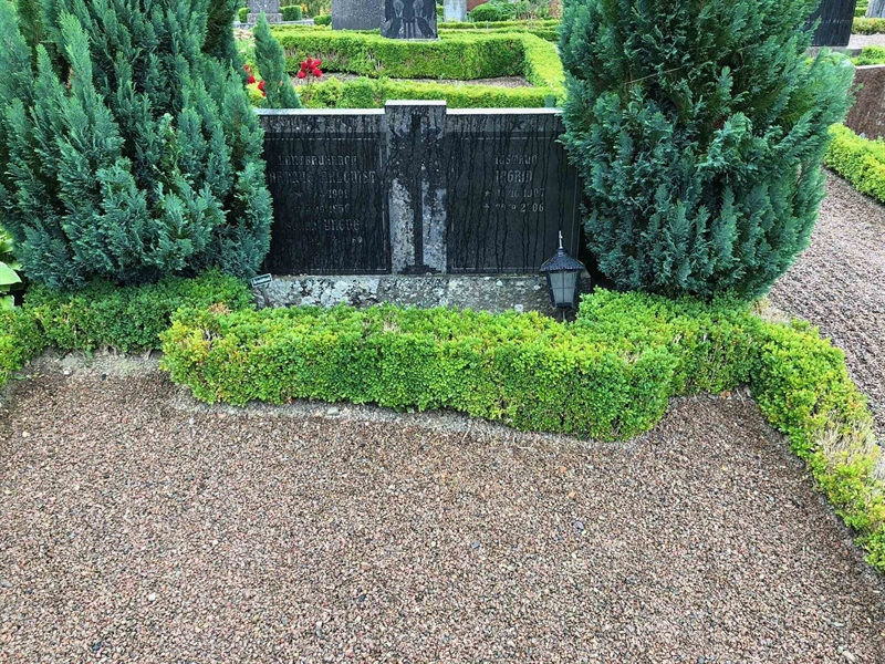 Grave number: Kå 30    41, 42