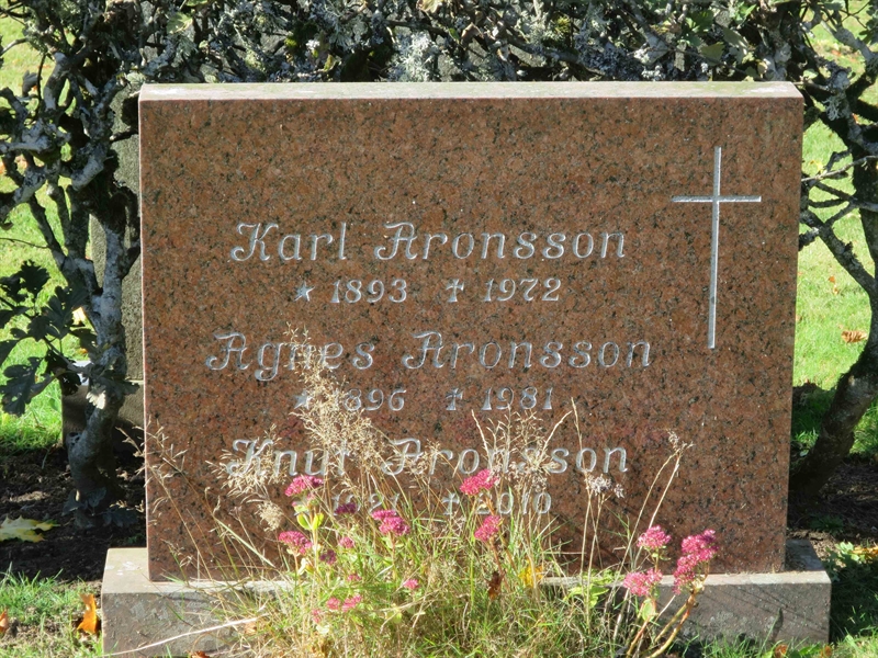 Grave number: HK J   113, 114