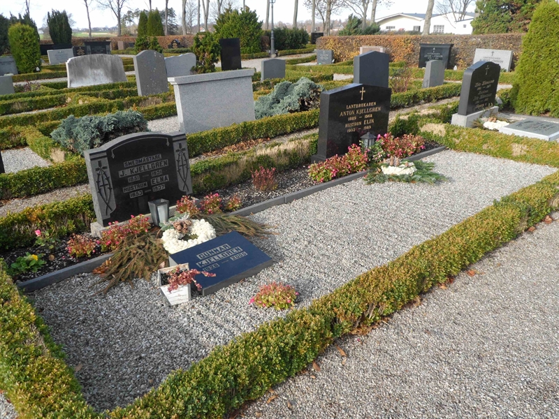 Grave number: ÖTN NMK1    22, 23, 24, 25