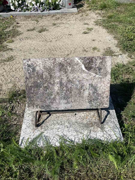 Gravnummer: N 5 2   167