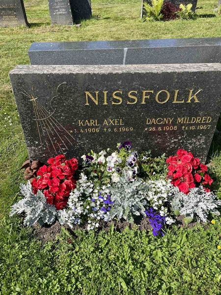 Grave number: N 5 1    50-51