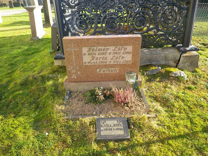 Grave number: VI J    21, 22
